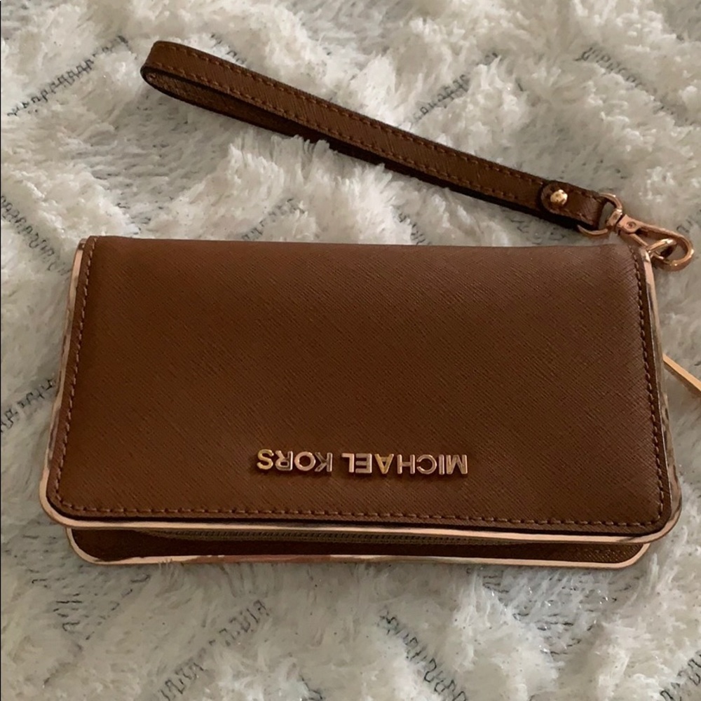 🔥🔥🔥Michael Kors Wristlet